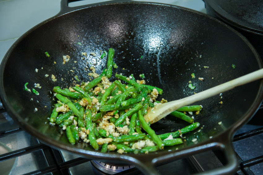 Dry-Fried Green Beans - Preparation