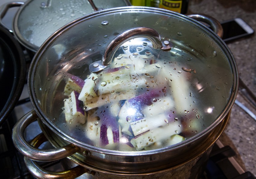 Chinese Steamed Eggplant With Garlic (蒜泥茄子) - Preparation