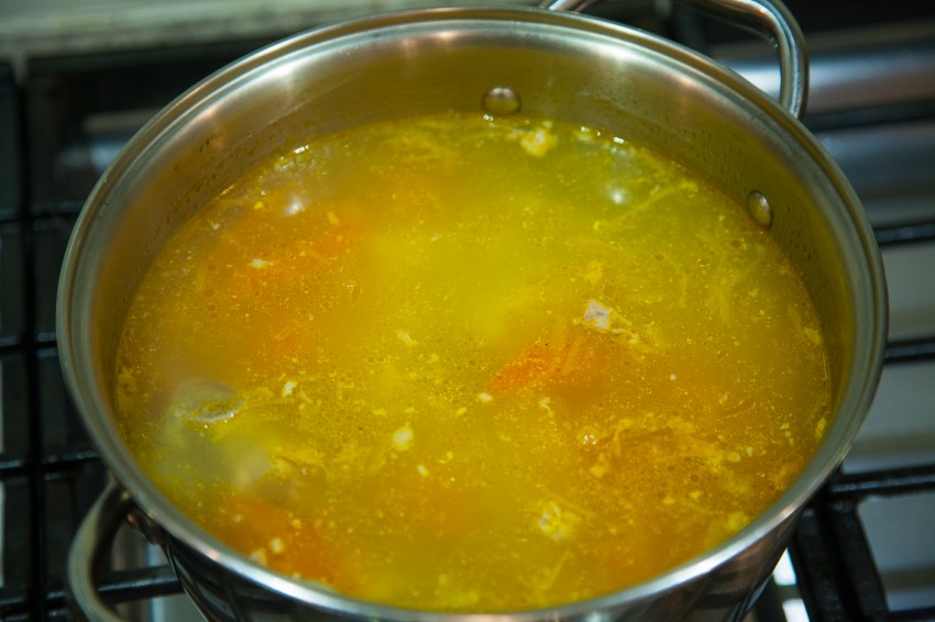 Tomato Onion Pork Bone Soup (番茄洋葱排骨汤) - Preparation