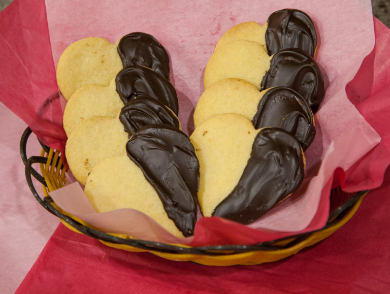 DIY Valentineâs Day Shortbread Heart-Shaped Cookies - Finished