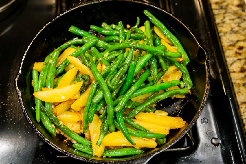 Sauteed Green Beans with Potatoes - Preparation