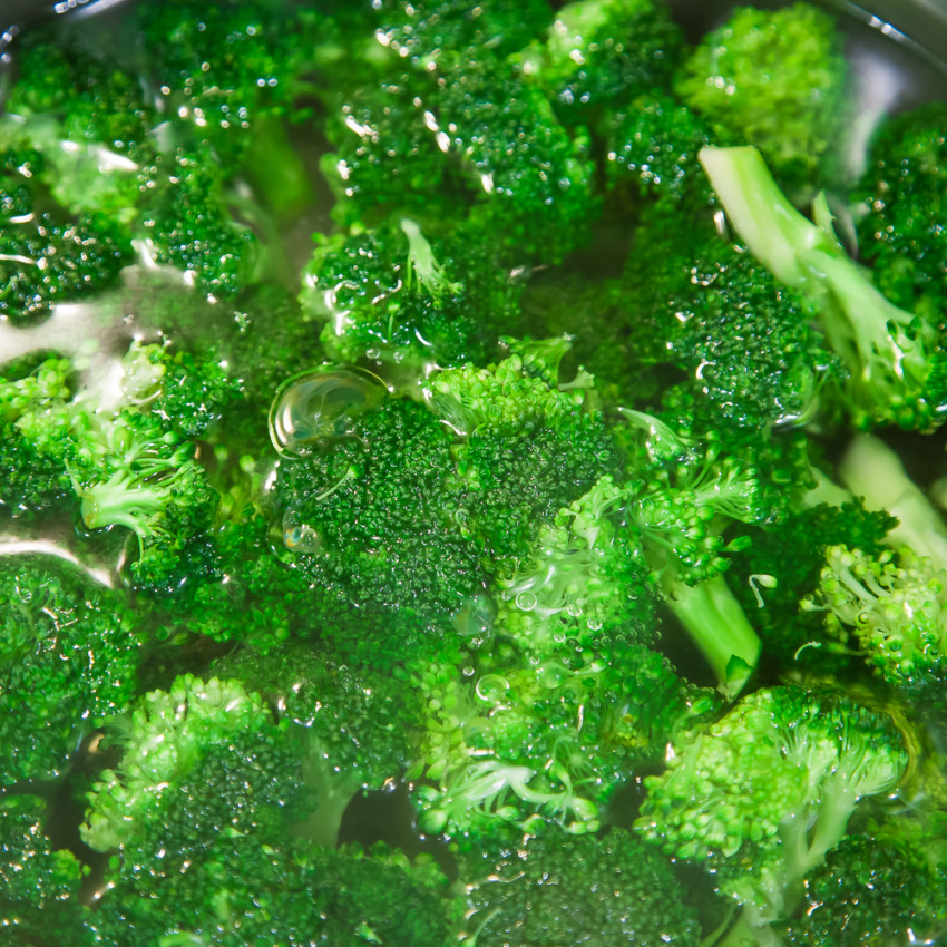 Sautéed Broccoli With Minced Garlic - Blanching