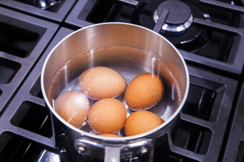Tea eggs - preparation