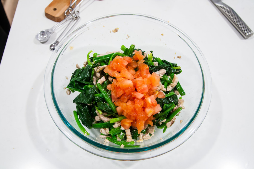 Spinach Tomato Salad - Preparation
