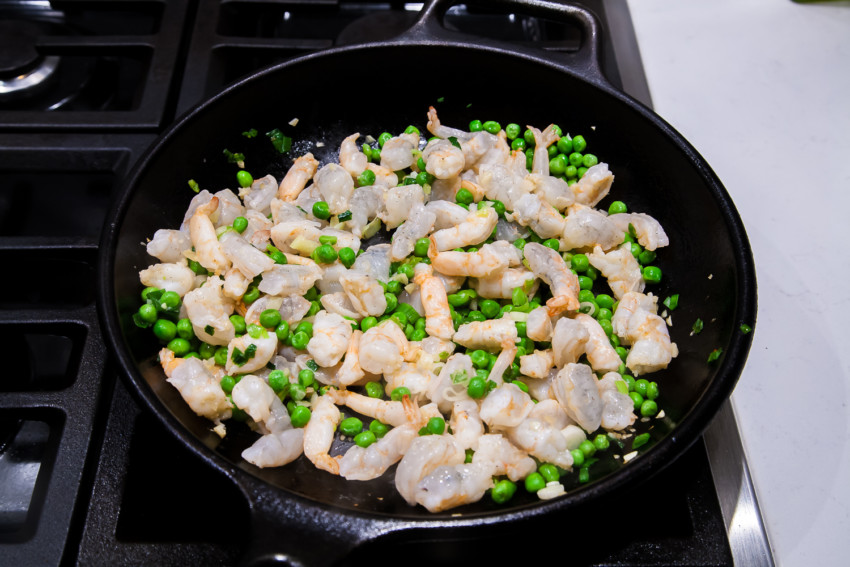 Shrimp Fried Rice with Peas and Eggs - Preparation