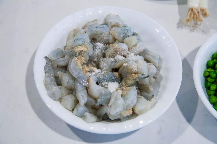 Shrimp Fried Rice with Peas and Eggs - Preparing shrimp