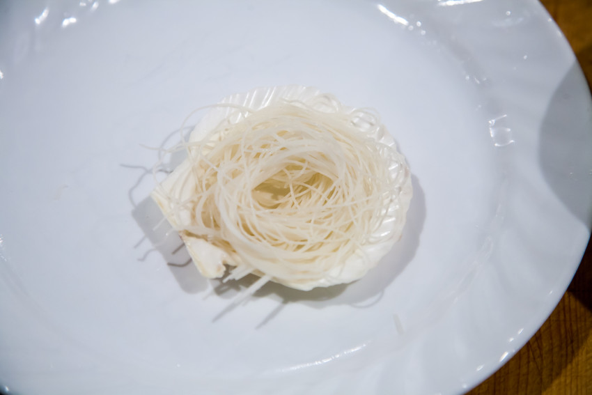 Steam Garlic Scallops with Vermicelli - placing vermicelli on a shell