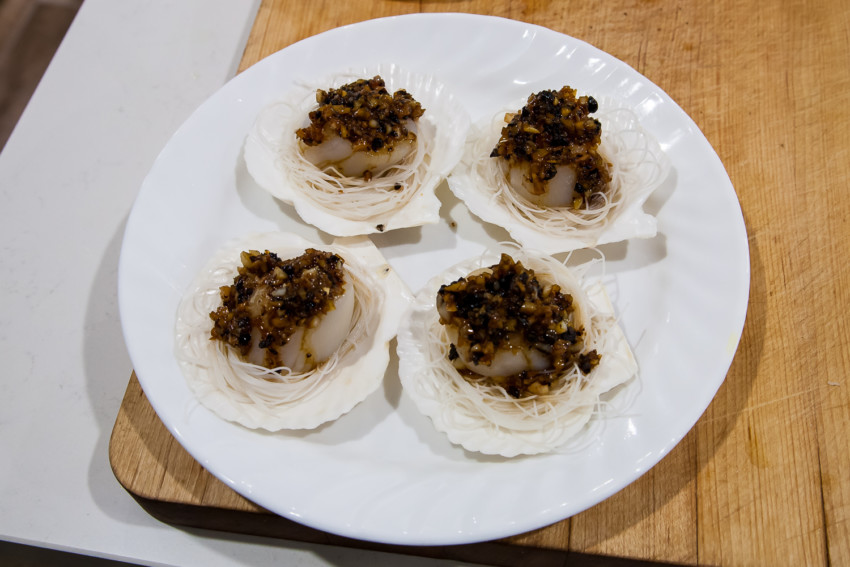 Steam Garlic Scallops with Vermicelli - plating