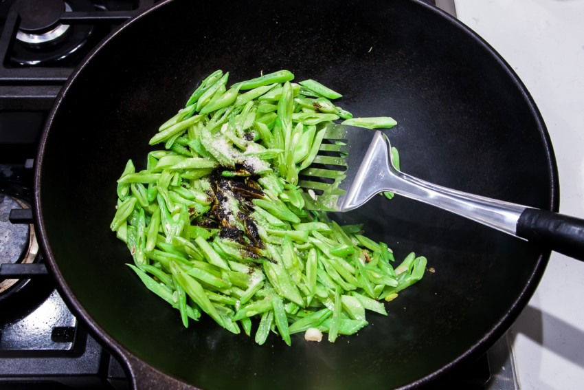 Green Beans with Pork Julienne - stirfrying