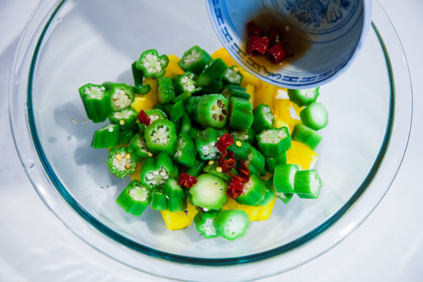 Thai Okra Salad - preparation