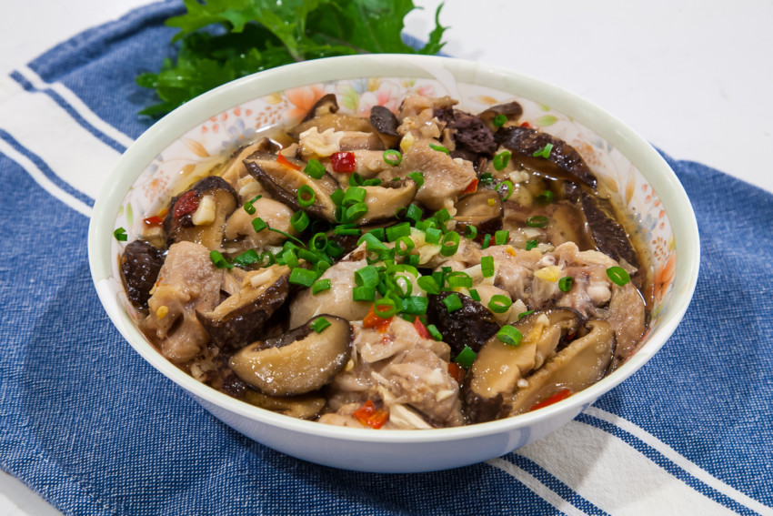Steamed Chicken Drumsticks with Mushrooms - Completed dish