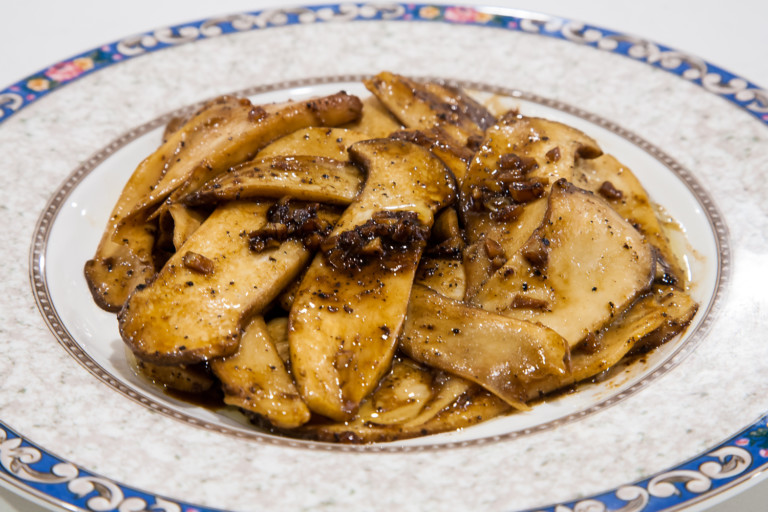 King Mushrooms in Black Pepper Sauce - Completed Dish
