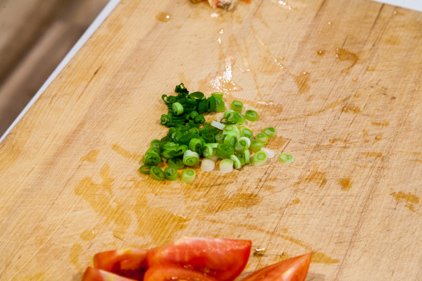 Tomato Seaweed Egg Drop Soup - preparation