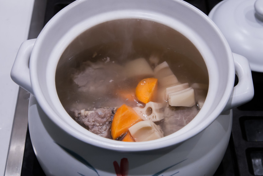 Carrot Lotus Pork Bone Soup - Preparation
