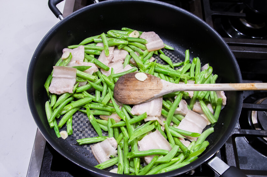 Green Bean Braised Noodles - Preparation
