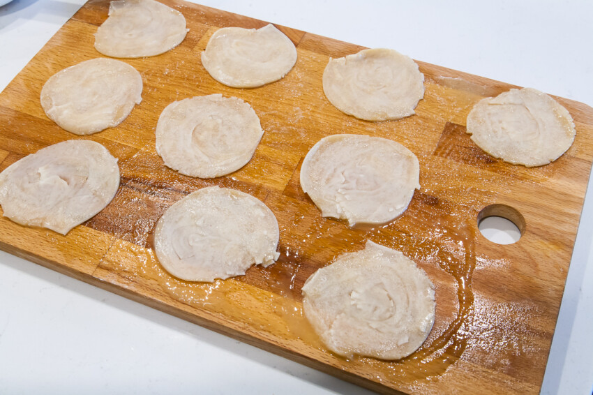 Improvised sweet sesame pancakces - preparation