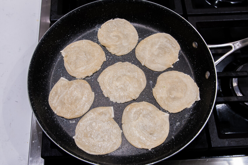 Improvised sweet sesame pancakces - preparation