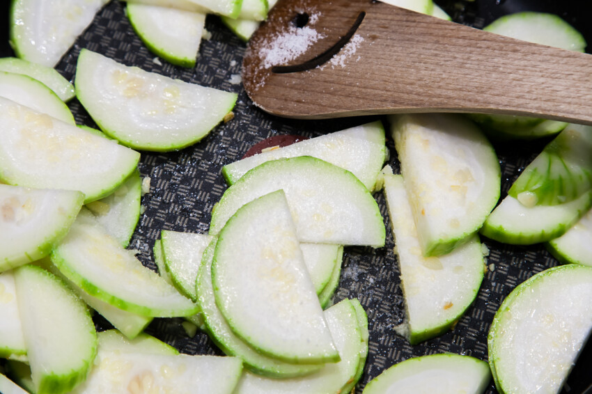 Fuzzy Melon with Dried Scallops - Preparation