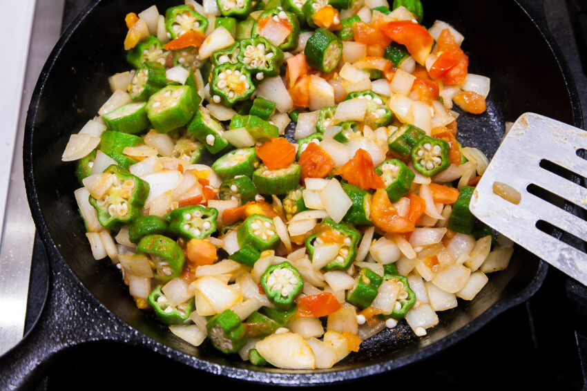 Okra Stirfry with Tomatoes and Onions - Preparation