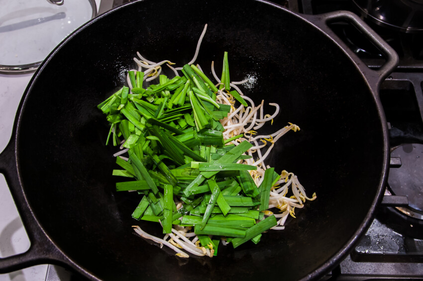 Chinese Chive Pork and Bean Sprout Stirfry - preparation