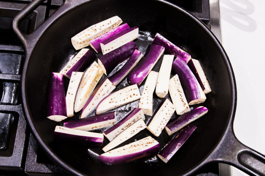 Cooking eggplant pieces