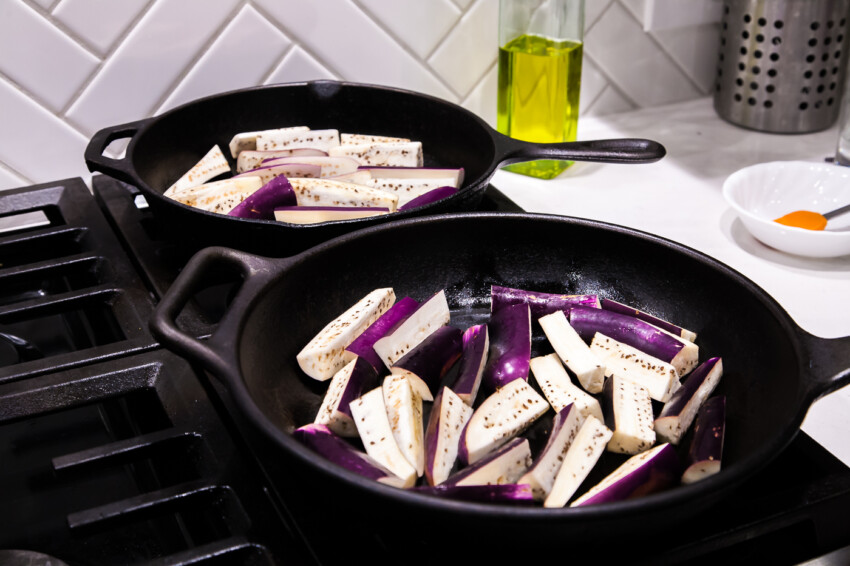 Cooking eggplant pieces